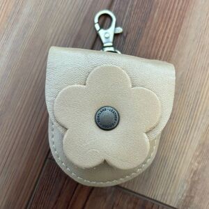 Portland Leather Goods Petunia Pouch Light Tan Keychain Snap Close Leather EUC